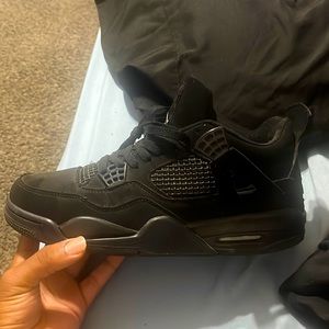 I’m selling my Jorden 4s because I don’t have any use for them.